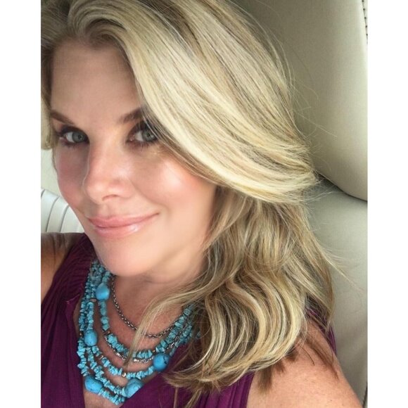 ๐ HI, I'M SANDI. WECOME TO MY CLOSET ๐ - Picture 1 of 16